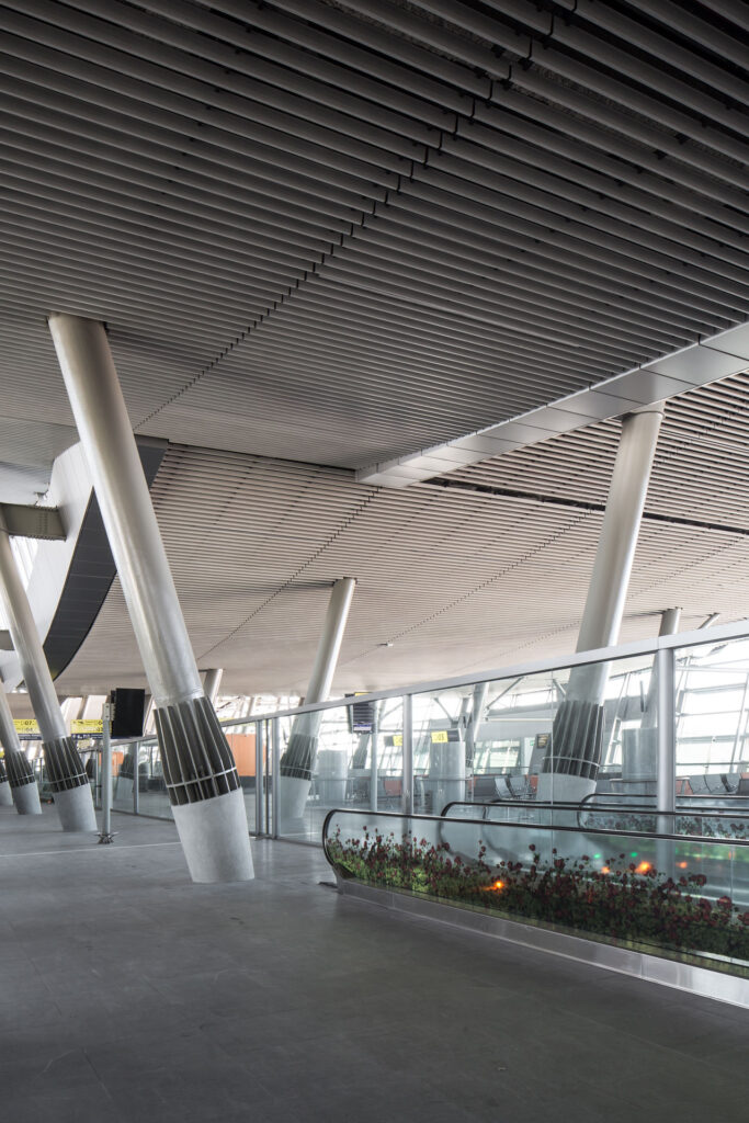 Aeropuerto Arturo Merino Ben Tez Hunter Douglas Arch