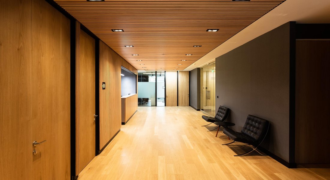 Oficinas DLA Piper Chile con paneles Woodlines DLAPiper Alta 1b jpg jpeg